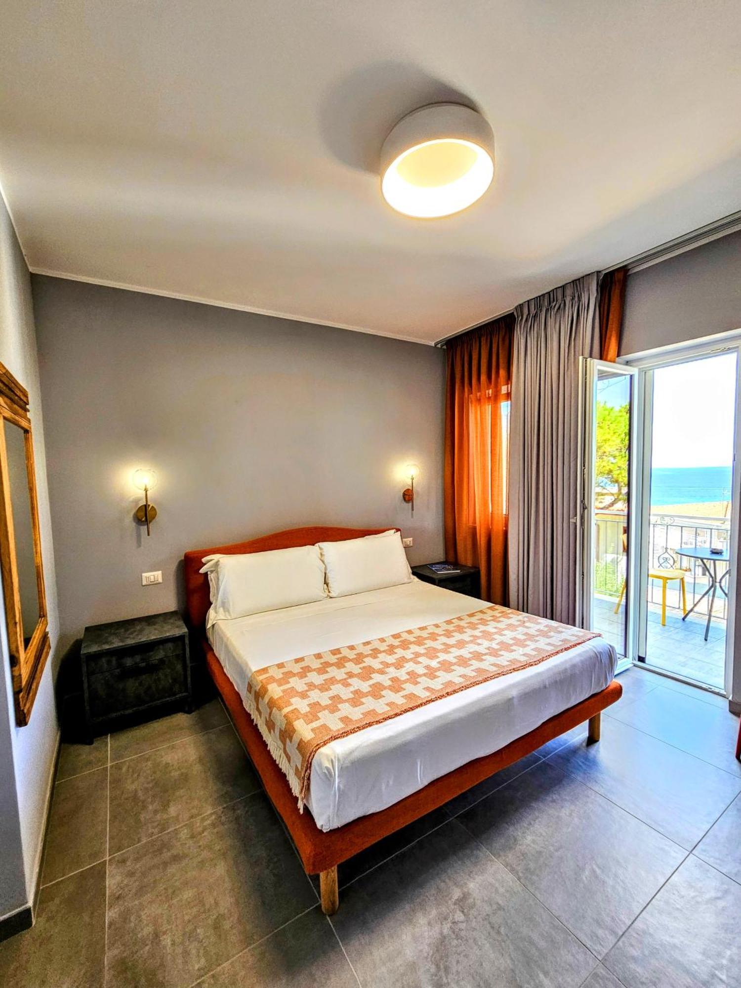 A Casa Di Alessandra - Rooms Castellabate Exterior foto